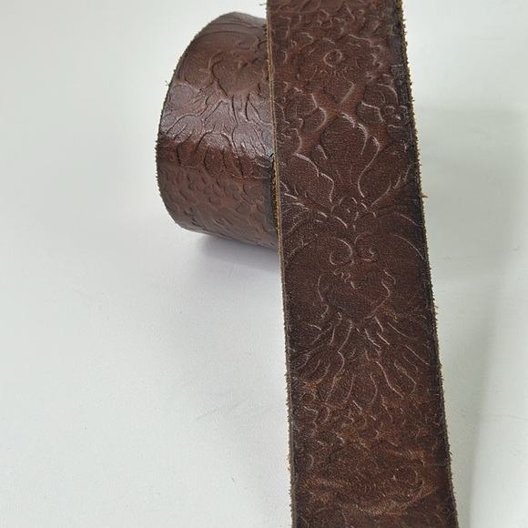 Classic Tan genuine leather belt with silver buckle - Picture 3 of 6